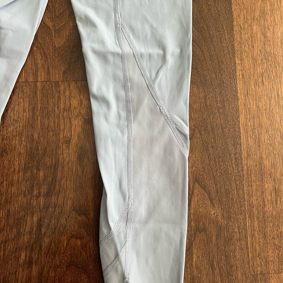 Wunder Train Scalloped Hem High Rise Crop ‘23 - Picture 3 of 9